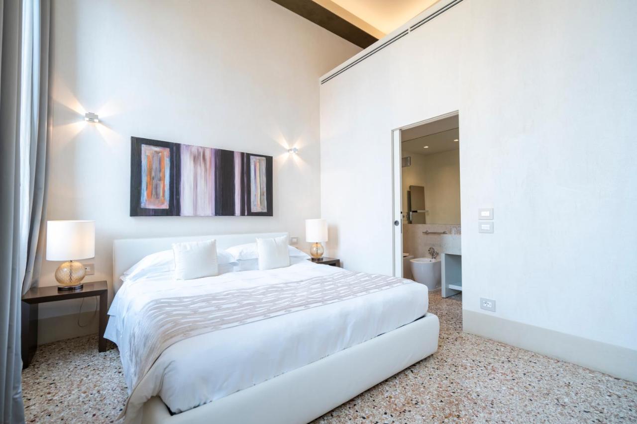 Deluxe Apartment with Balcony and Canal View