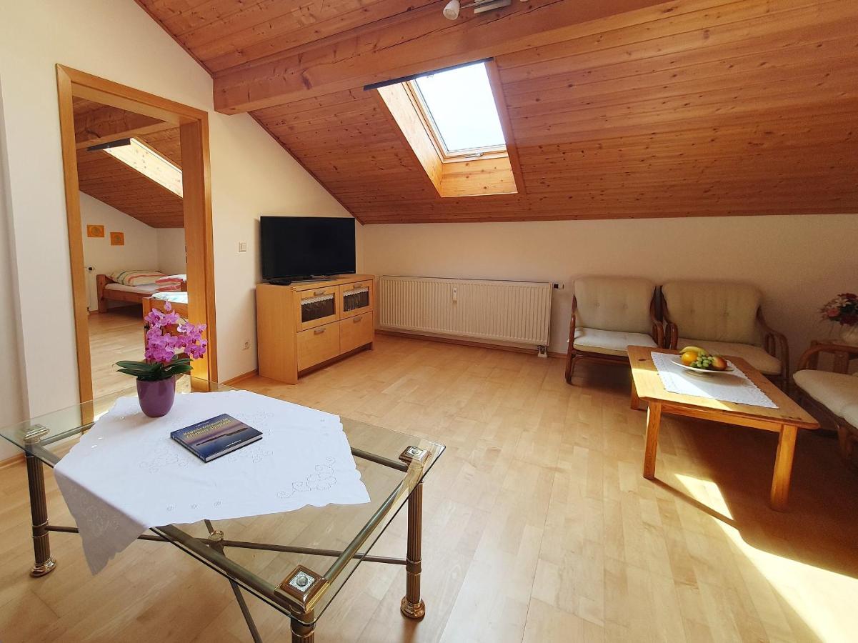 Apartment with Mountain View