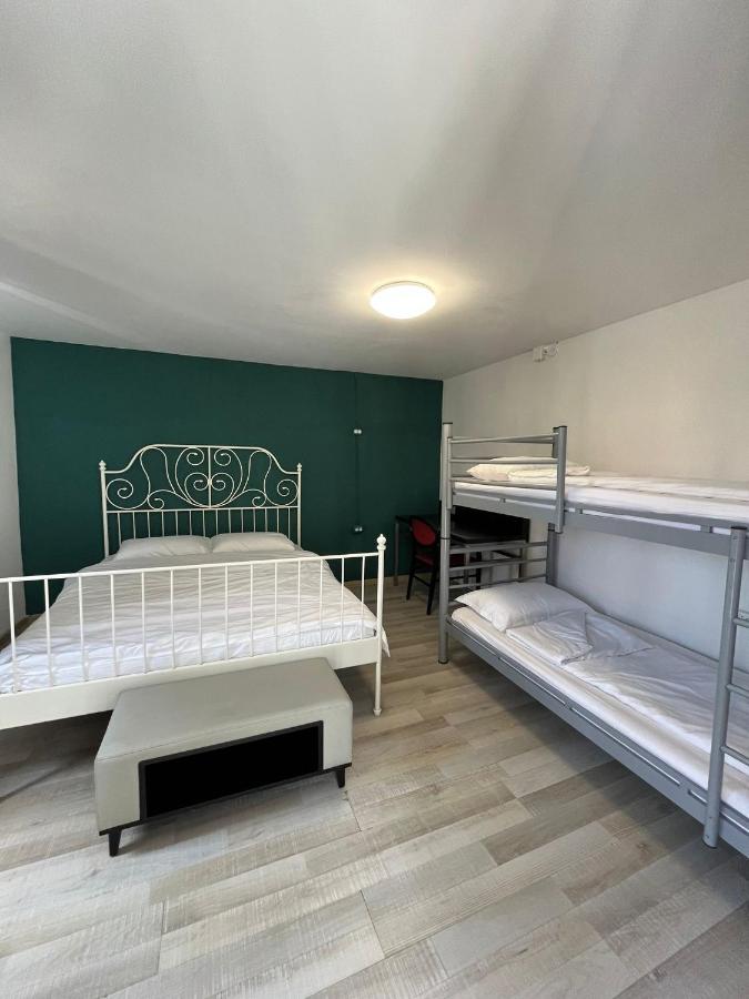 Chambre Quadruple avec Salle de Bains Commune