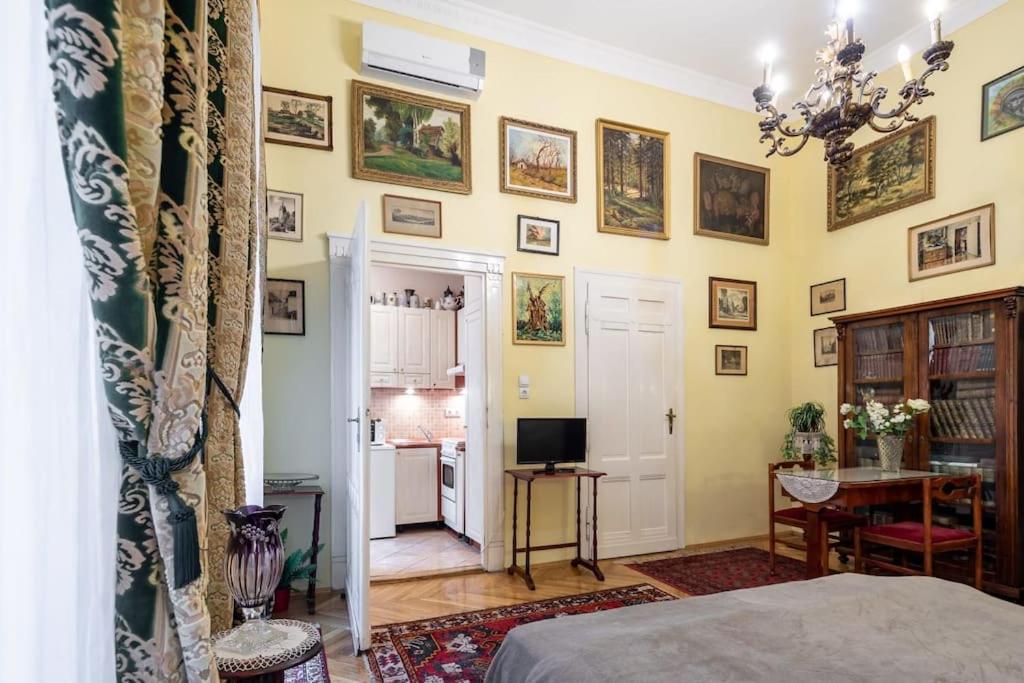 Lovely Central Apartment - B&B Budapest