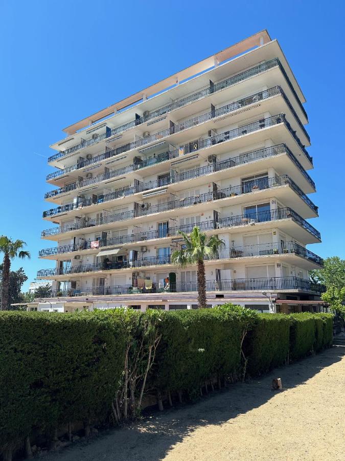 Beachfront Rooftop Haven studio in Playa de Aro - Chambres d’hôtes Platja d'Aro