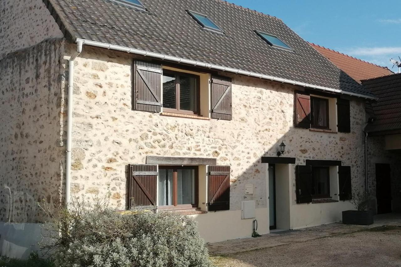 Agréable maison de ville de 120m² à Villejust - B&B