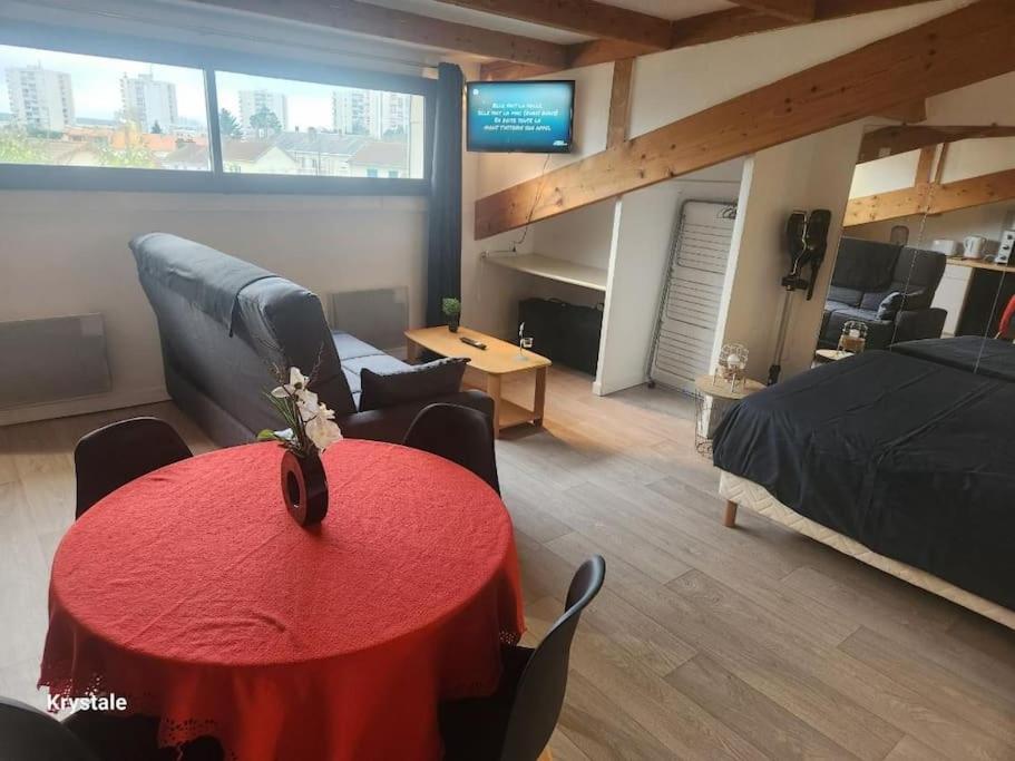 Studio proche centre-ville - Ferienwohnung Cholet