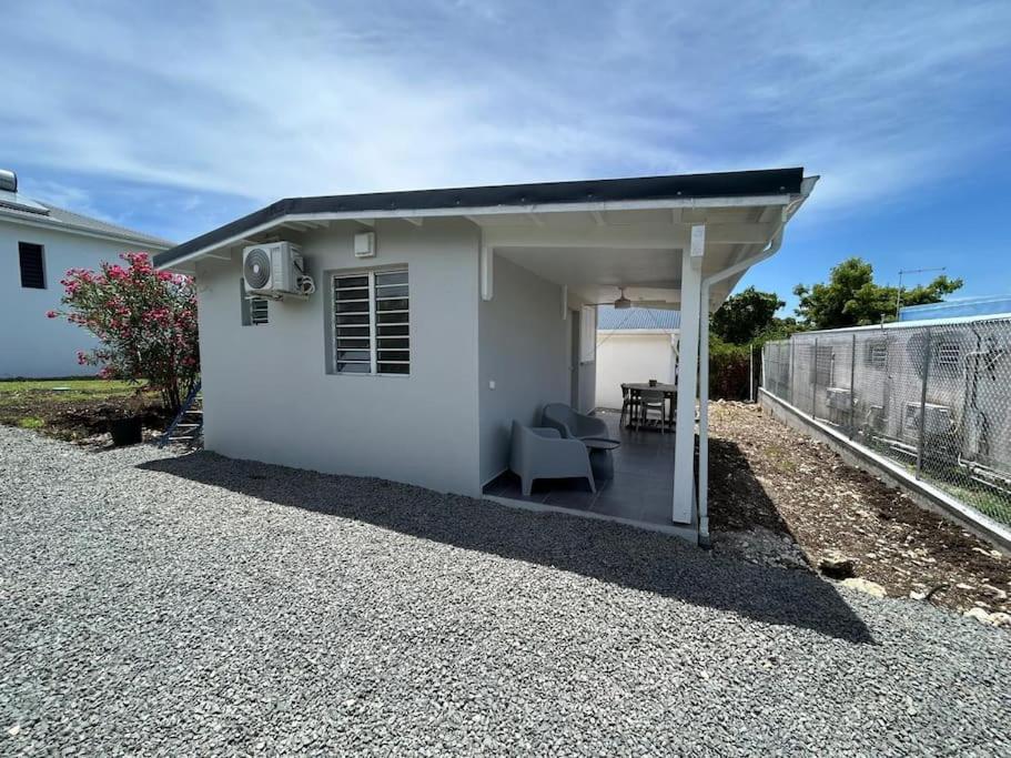 Bungalow proche de la plage de l'anse à l'eau - Chambres d’hôtes