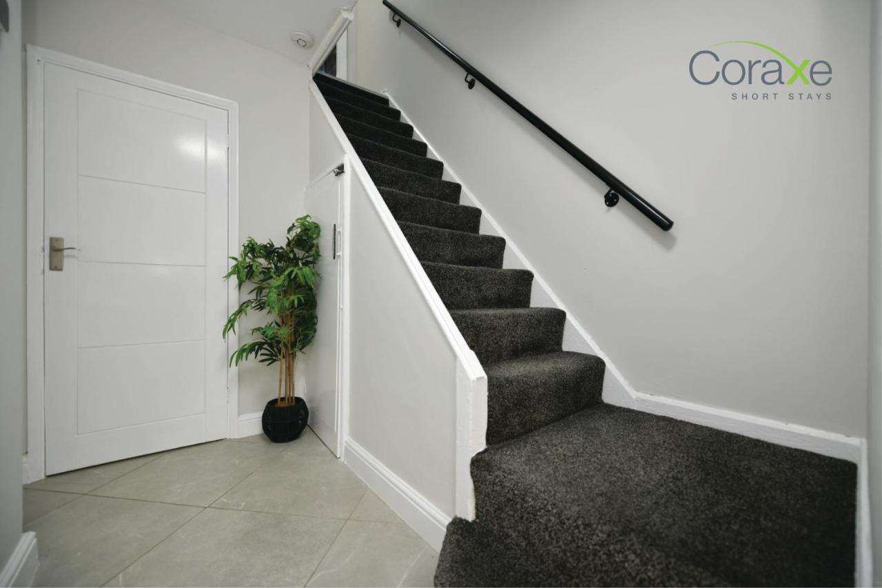 3 Bedroom Tranquil Heaven for Contractors and Families Choice by Coraxe Short Stays - Ferienwohnung