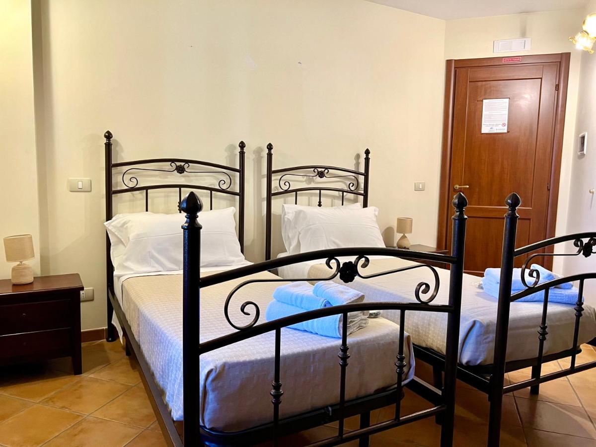 Doppel-/Zweibettzimmer mit Gartenblick
