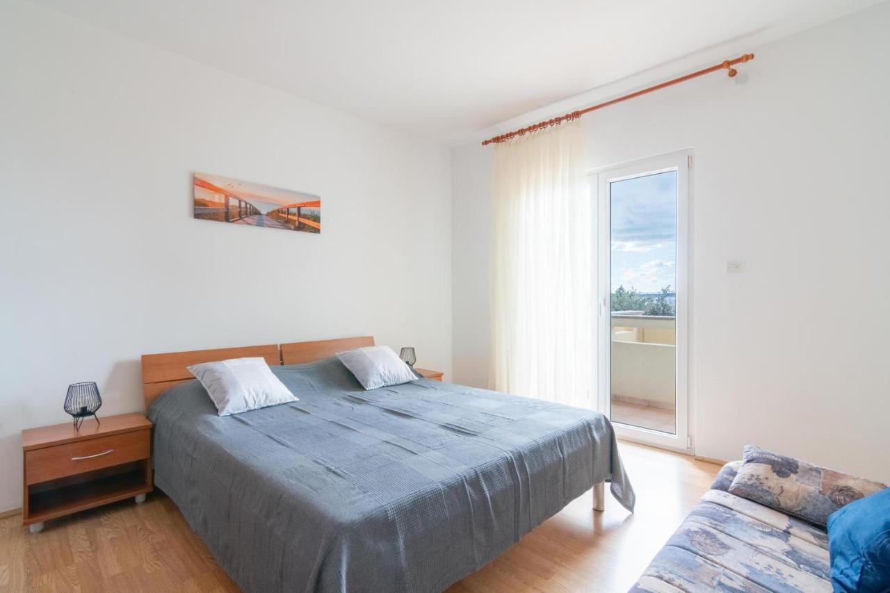 Apartment mit Balkon