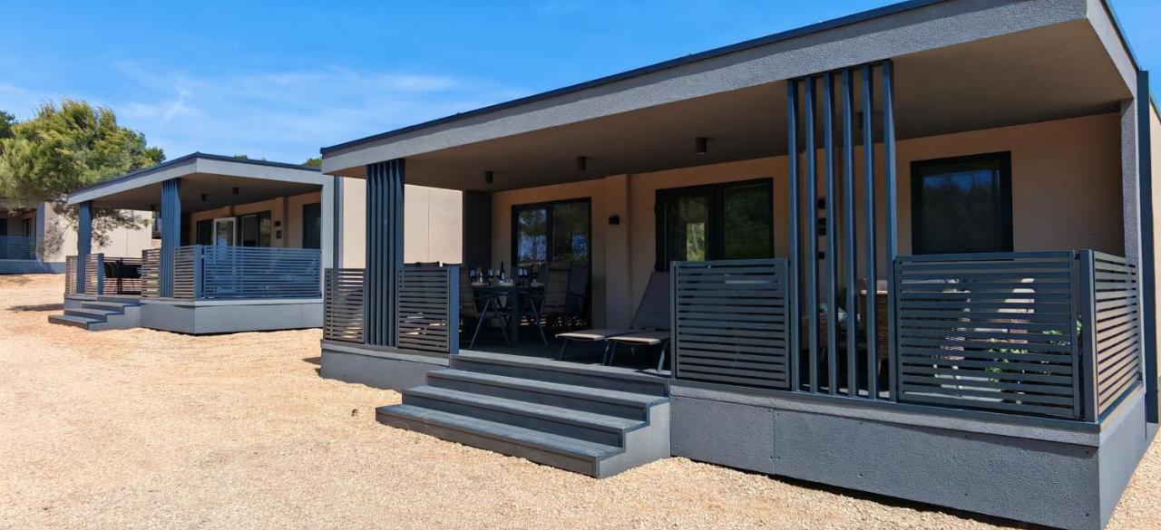 Adriaticoast Holiday Apartments- Dalmatian Dream - B&B Drage