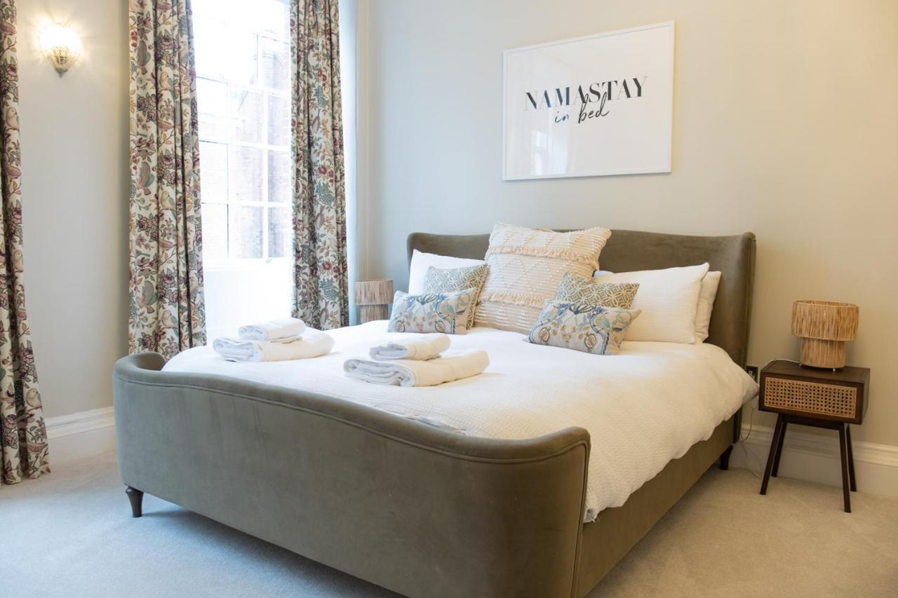 The Ballroom - Huge 2 Bed, Lichfield City Centre - Chambres d’hôtes
