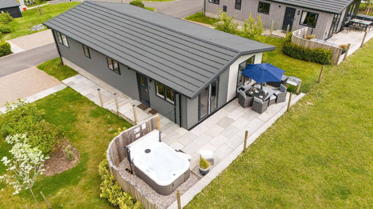 Snowdrop Lodge, 9 Roadford Lake Lodges - B&B