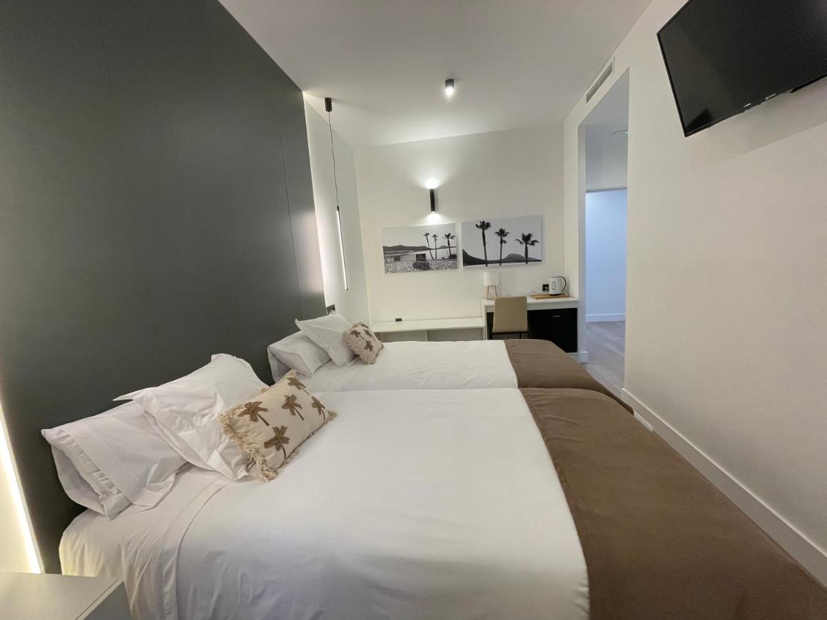 Zweibettzimmer mit Balkon