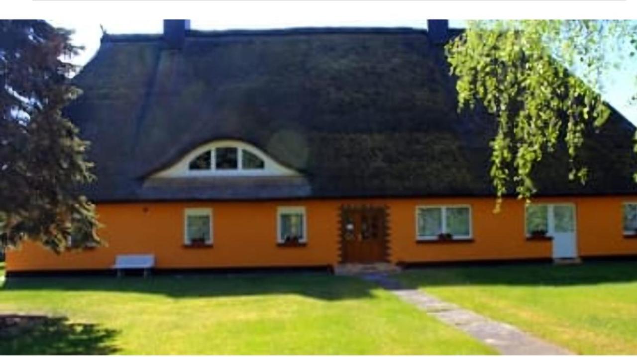 Urlaub bei Familie Schäning 2-Zimmer-Ferienwohnung - Ferienwohnung Ostseebad Dierhagen