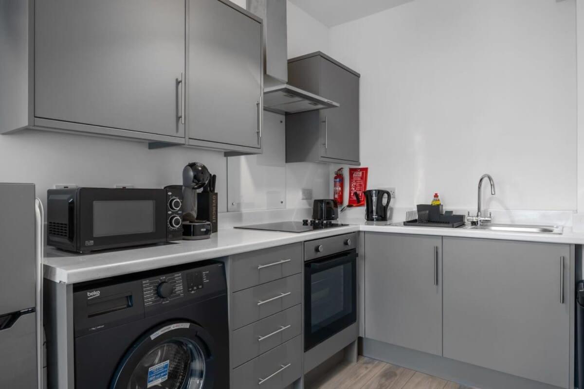 Smart 2 Bedroom Apartment in Belfast East Village - Bed and Breakfast