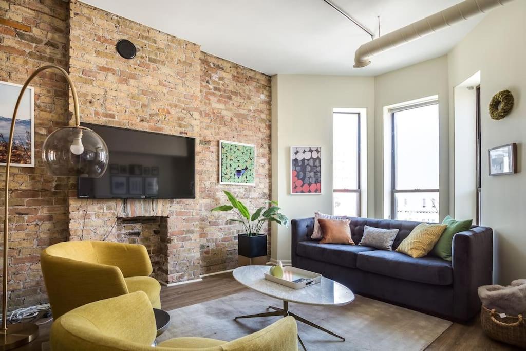 Beautifully Remodeled Third Floor Flat in River North - 3N - Ferienwohnung