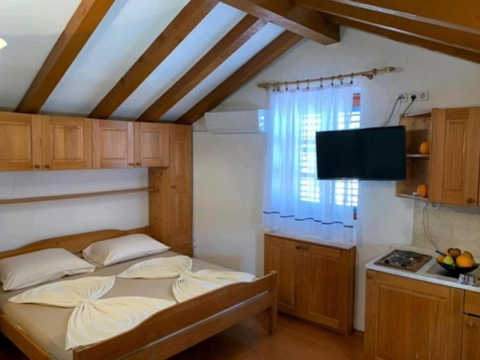 Lovely Studio Apartments Mali Raj Vrsar - B&B