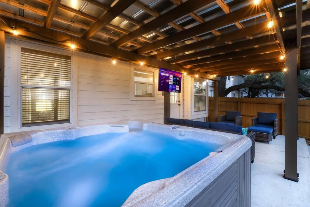 10 mi Lackland BMT HotTub Game Room Bocce Ball SeaWorld - Chambres d’hôtes San Antonio