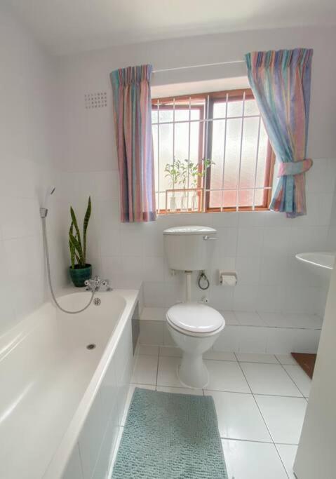 Kalk Bay Stylish 2 Bed Seaviews Garden BBQ Pool 4SJT - Ferienwohnung Kapstadt