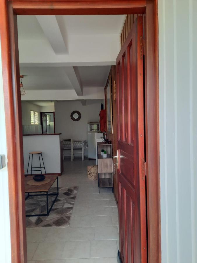 F1 Bas de Villa- Morne Boucanier - B&B