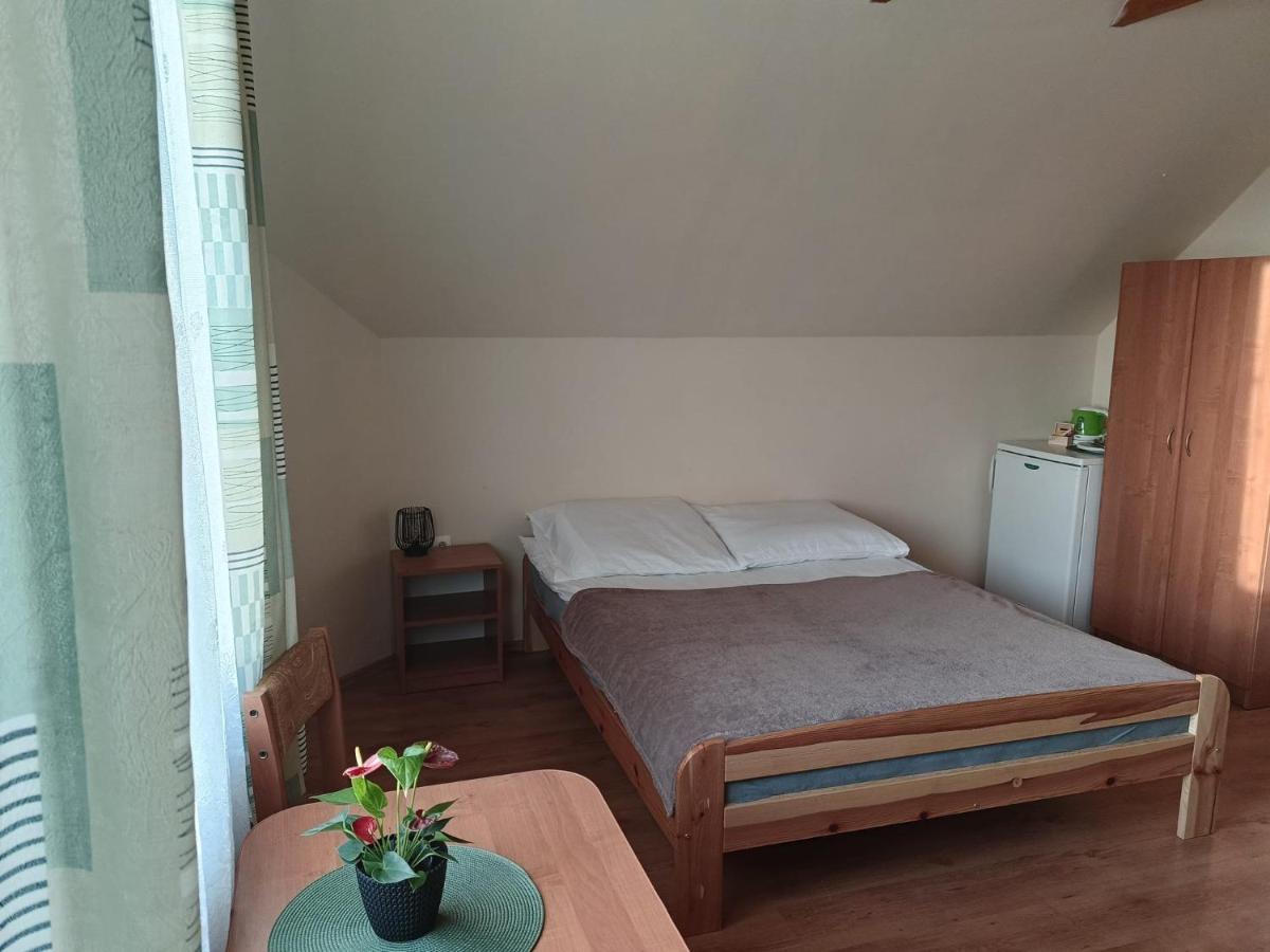 Vierbettzimmer mit Bad