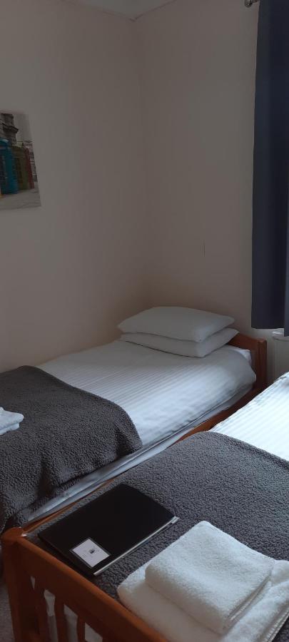 Camera Doppia con Letti Singoli con Bagno Privato 