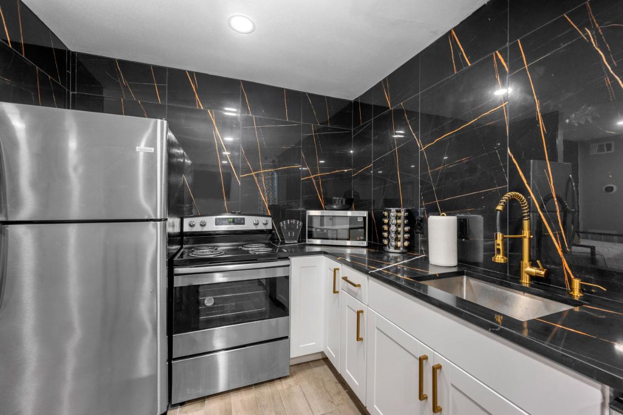 Modern Heights Apartment with Pool - Ferienwohnung Houston