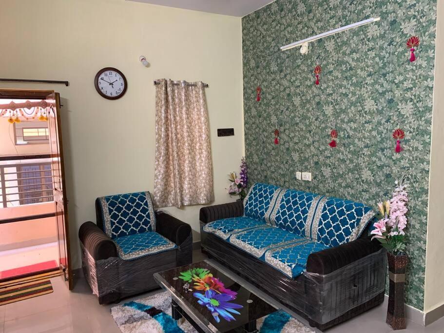 KesarHomes-HomeStay- FLT202-2nd Flr-2BHK-APT-AC-Lift-Kukatpally - B&B Hyderabad