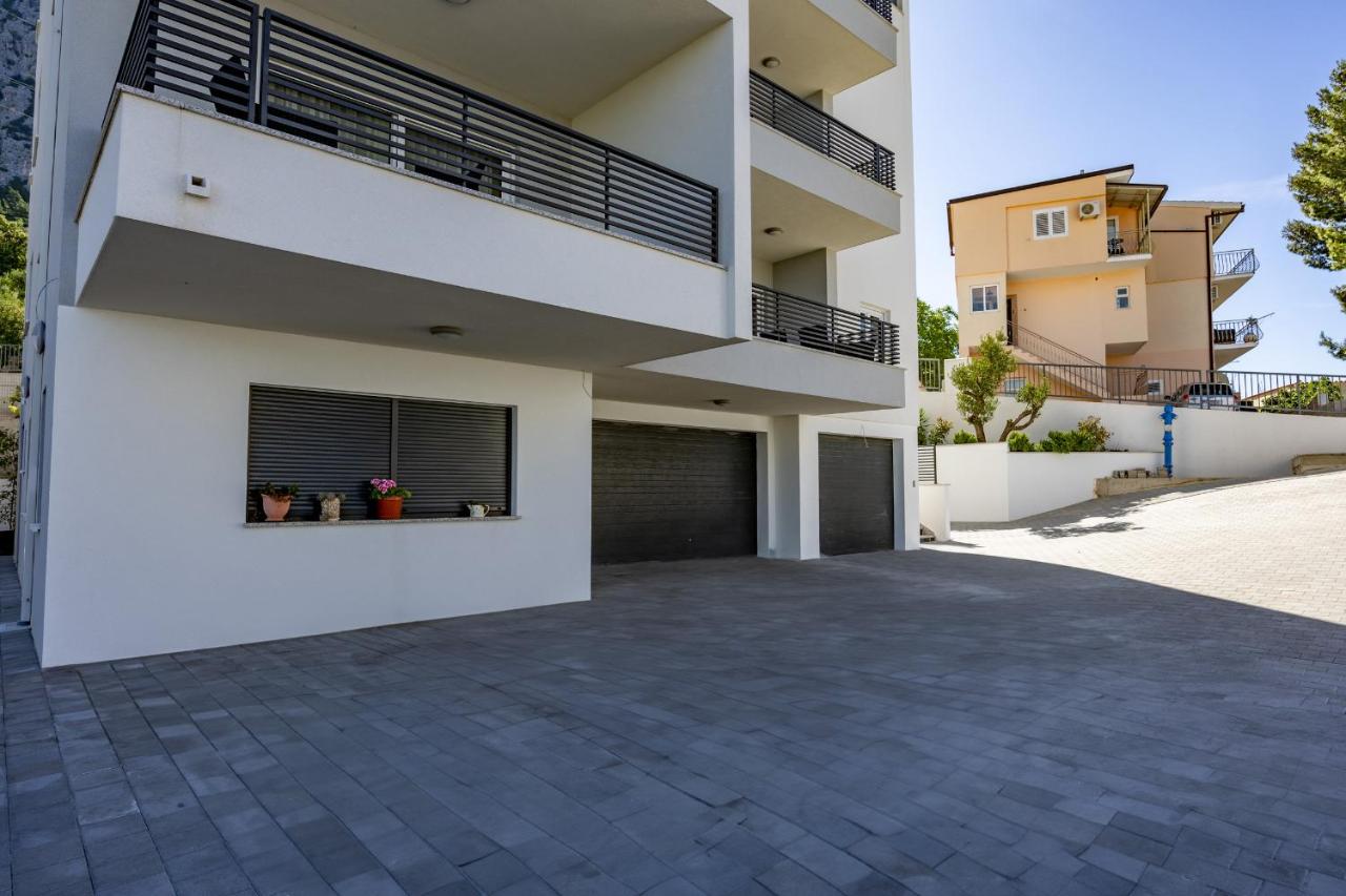 Apartment Ružmarin Residence J beach parking included - B&B Makarska