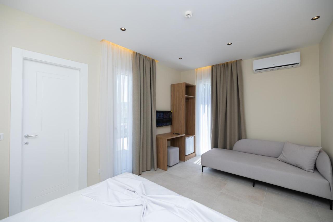 Triple Room with Terrace