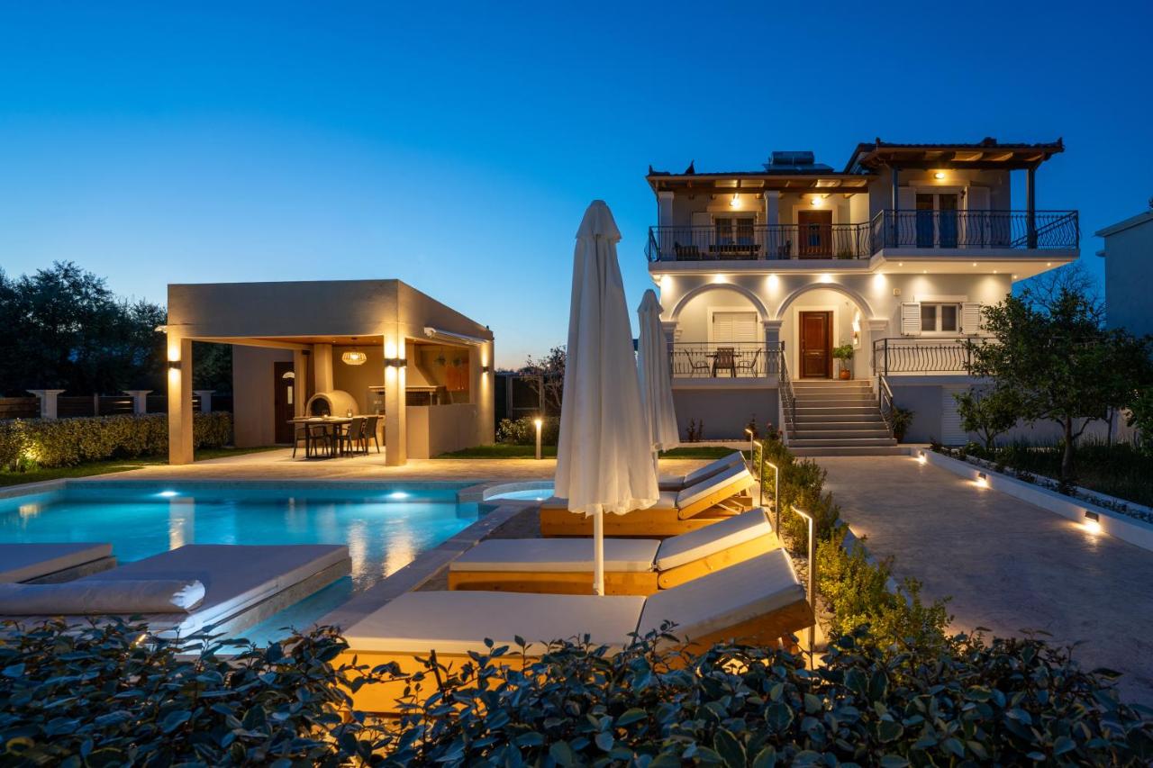 Paris Family Villa! - Bed and Breakfast
