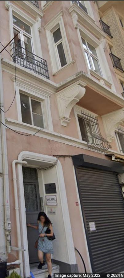 Beautiful 1 Br Apt. w/AC 400 meters Taksim Square - B&B