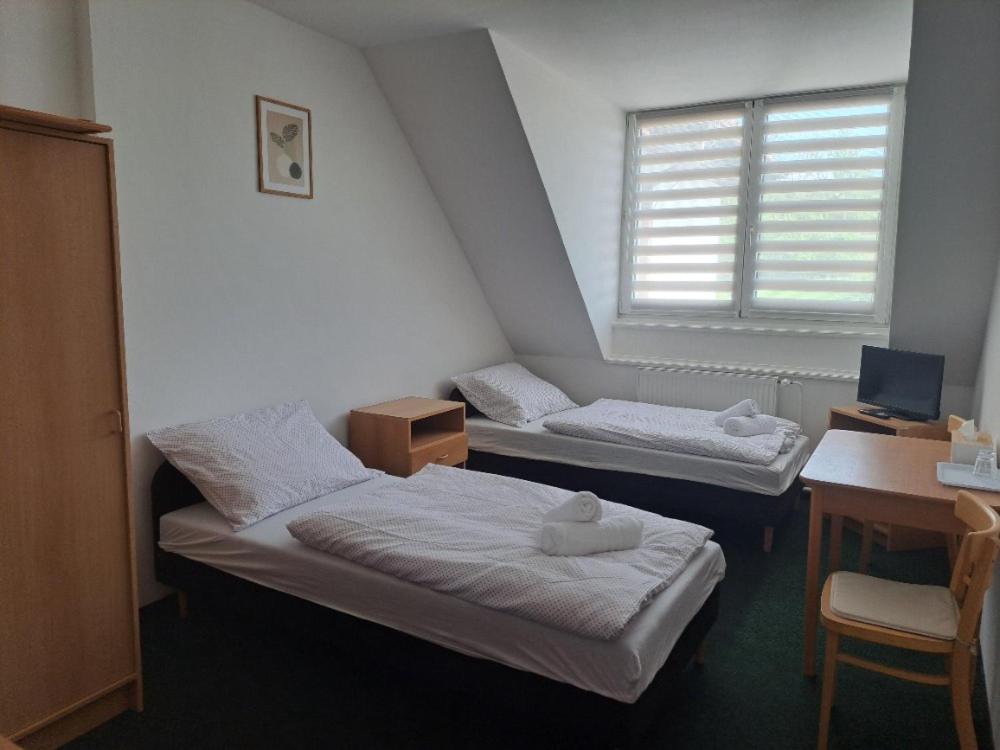Chambre Lits Jumeaux avec Salle de Bains Privative
