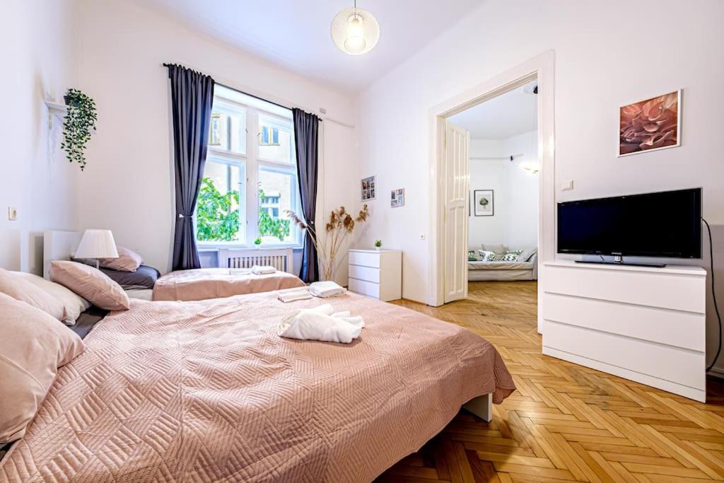 Sunny Apartment on the Buda side - Bed and Breakfast Boedapest