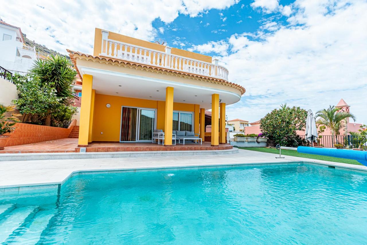 Villa with private pool and magnificent views - B&B Adeje