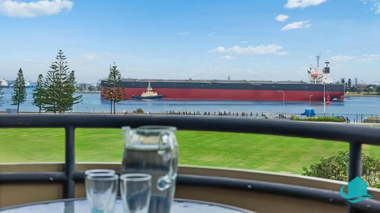 Flagstaff Apartment - Newcastle harbour views - B&B