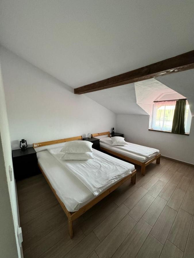 Habitación Triple con vistas al jardín