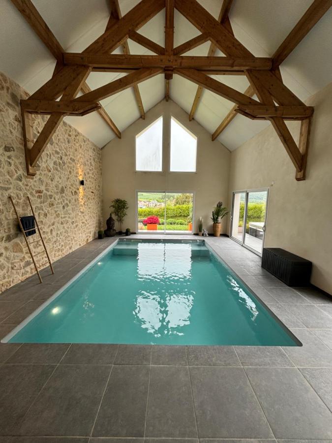 Les deux piliers - B&B Courthiézy