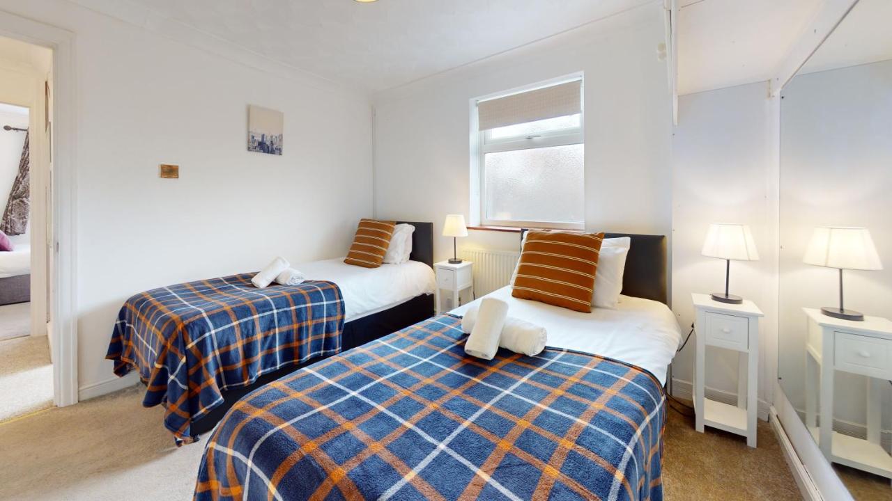 Charming 5 bedroom house in Grays - B&B