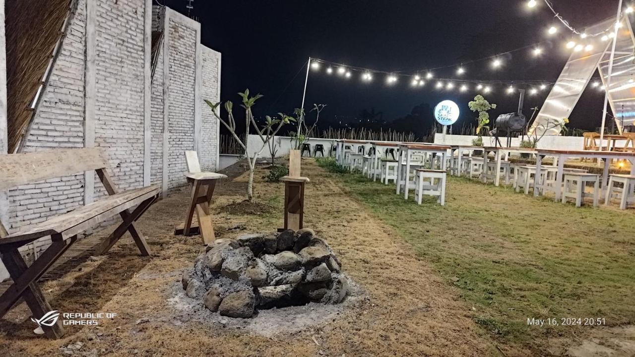 Crazy Steak Resort Glamping Villa Resto 24h - B&B Batu