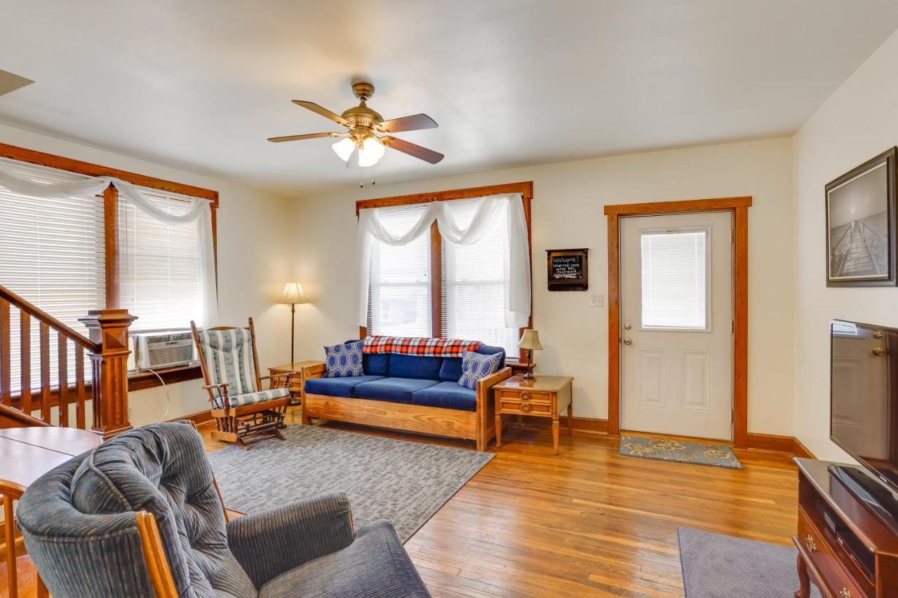 Main Street Loganton Townhome in Amish Country! - Bed and Breakfast