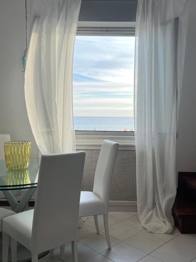 Attico vista mare con parcheggio privato - B&B Viareggio