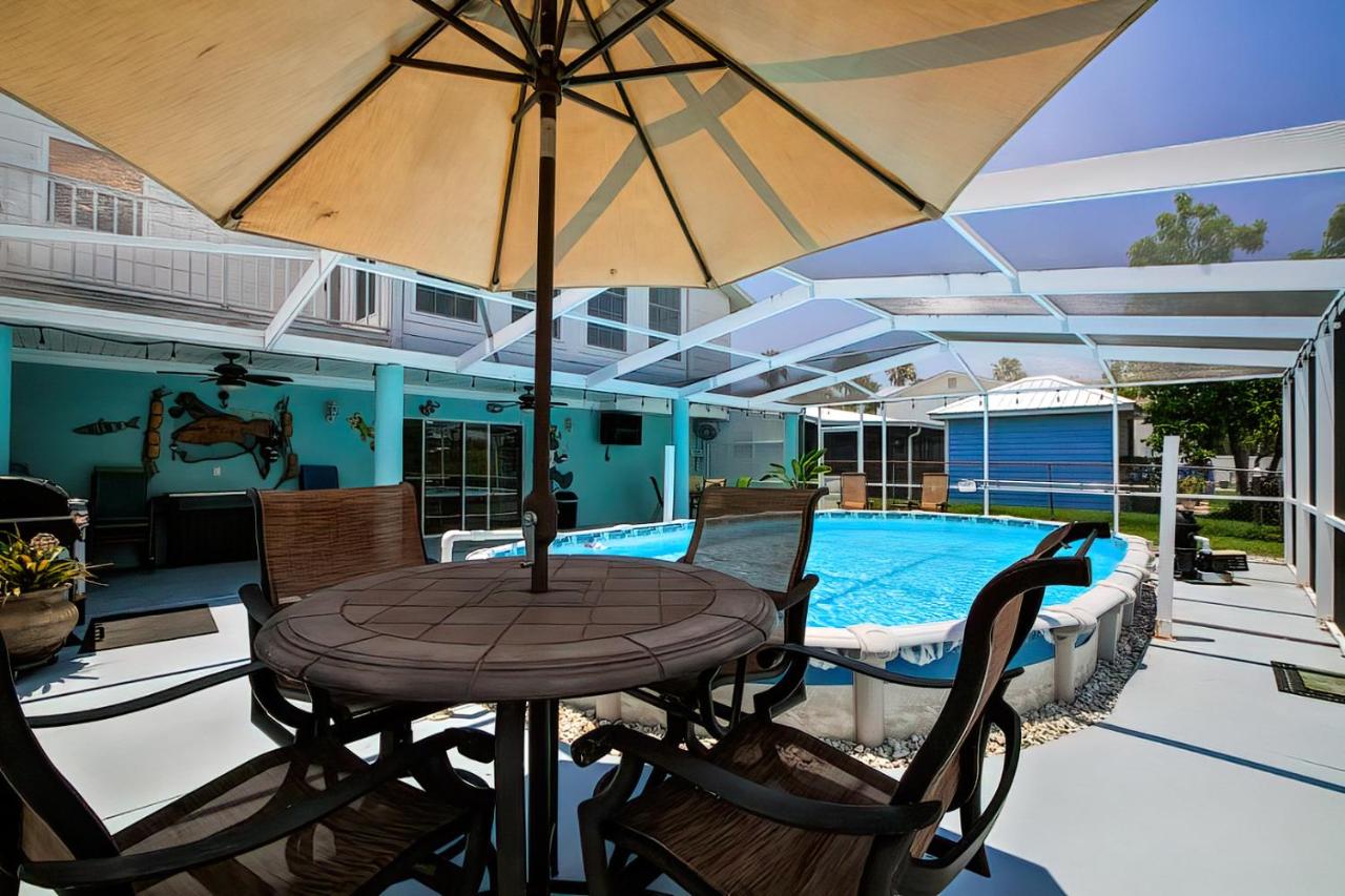 B&B Hernando Beach - *NEW* POOL screened-in, Waterfront, 4 Kayaks, Pet - Bed and Breakfast Hernando Beach