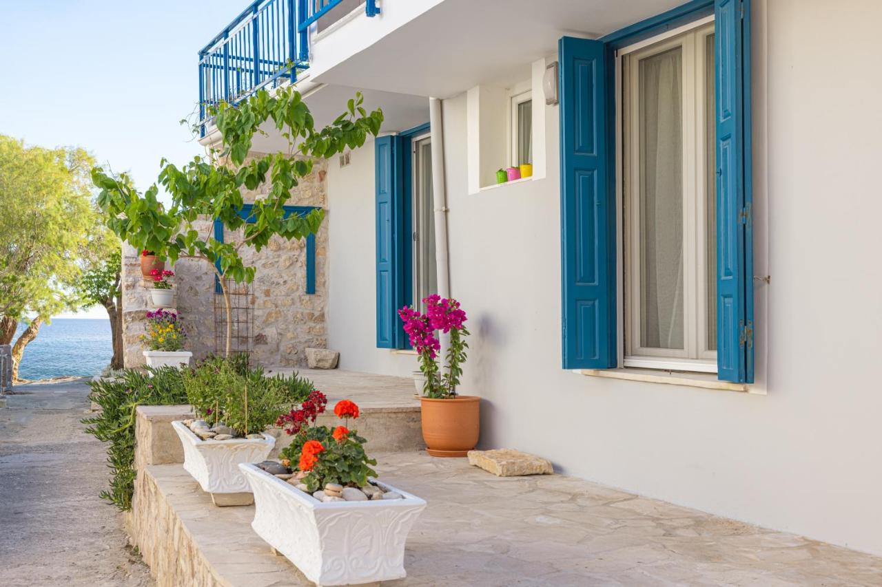 Pythagoreio Blue Street Apartment with Terrace - B&B Pythagóreio