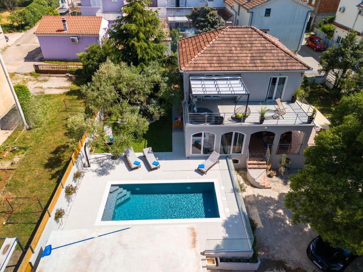 Villa B&D ZADAR for the complete pleasure of vacation !HEATED! PRIVATE POOL! Green oasis in the CENTER of ZADAR, 100m from the SEA - Chambres d'hôtes Zadar