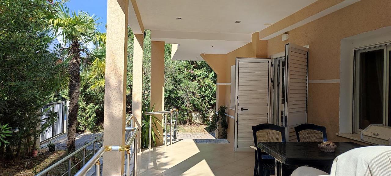 All Seasons Villa 1, Golem Kompleksi Dielli - B&B