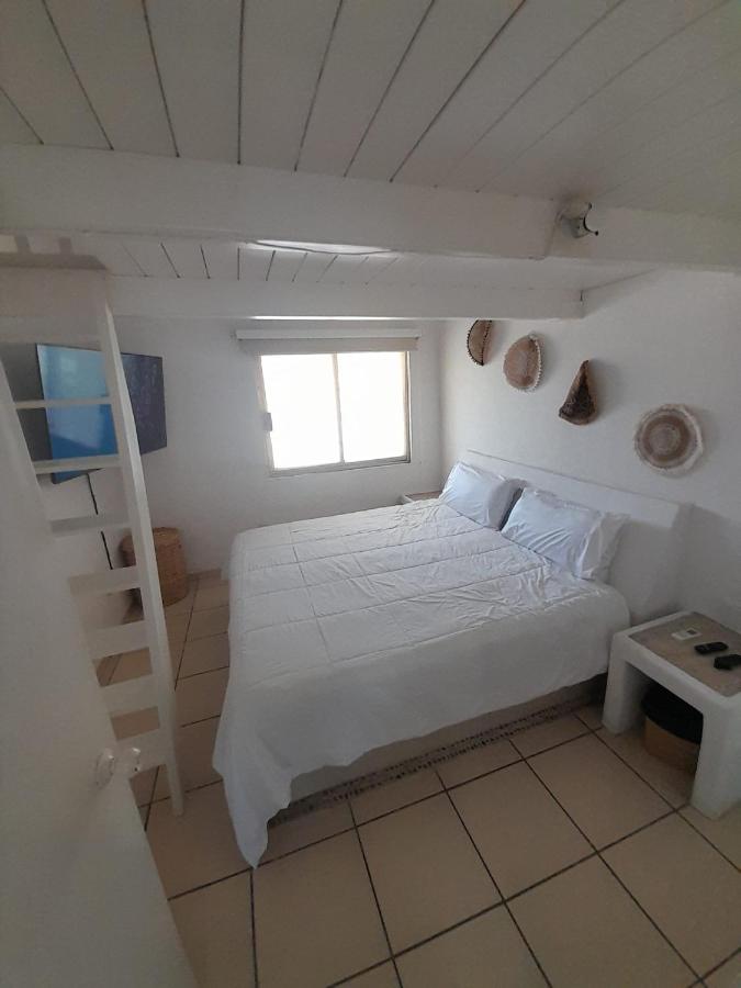 Appartamento con 2 Camere da Letto, Balcone e Vista mare