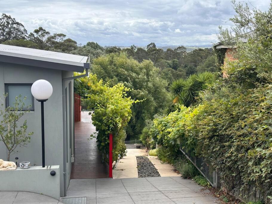 Sunset Manor Stays- Pet Friendly Unit Bairnsdale - Chambres d’hôtes