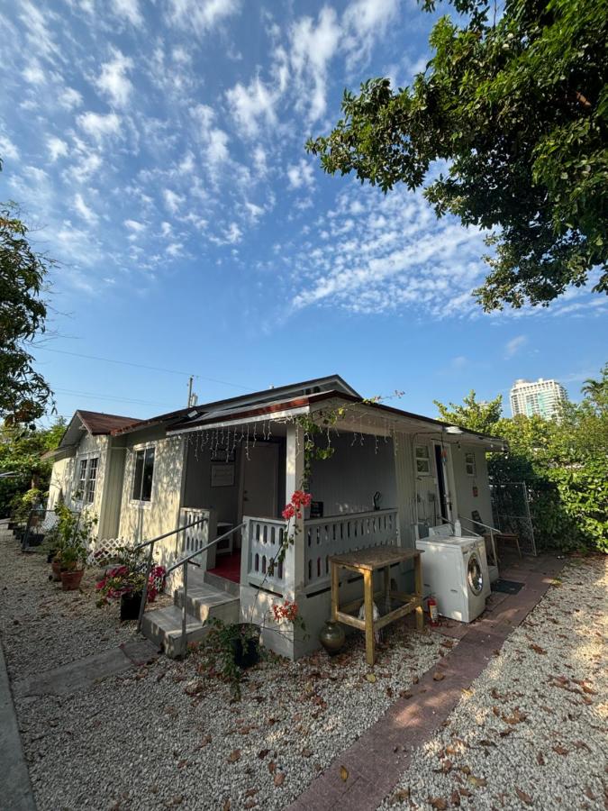Deluxe Room in best location Miami in a 2 Bedrooms Unit - Parking, Laundry and Luggage Storage - B&B