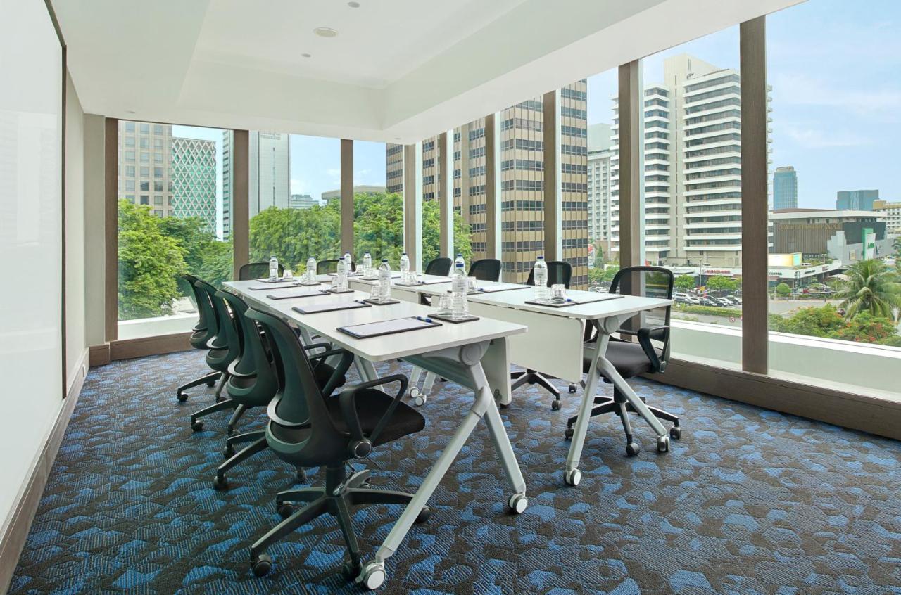 Holiday Inn Express Wahid Hasyim meeting room