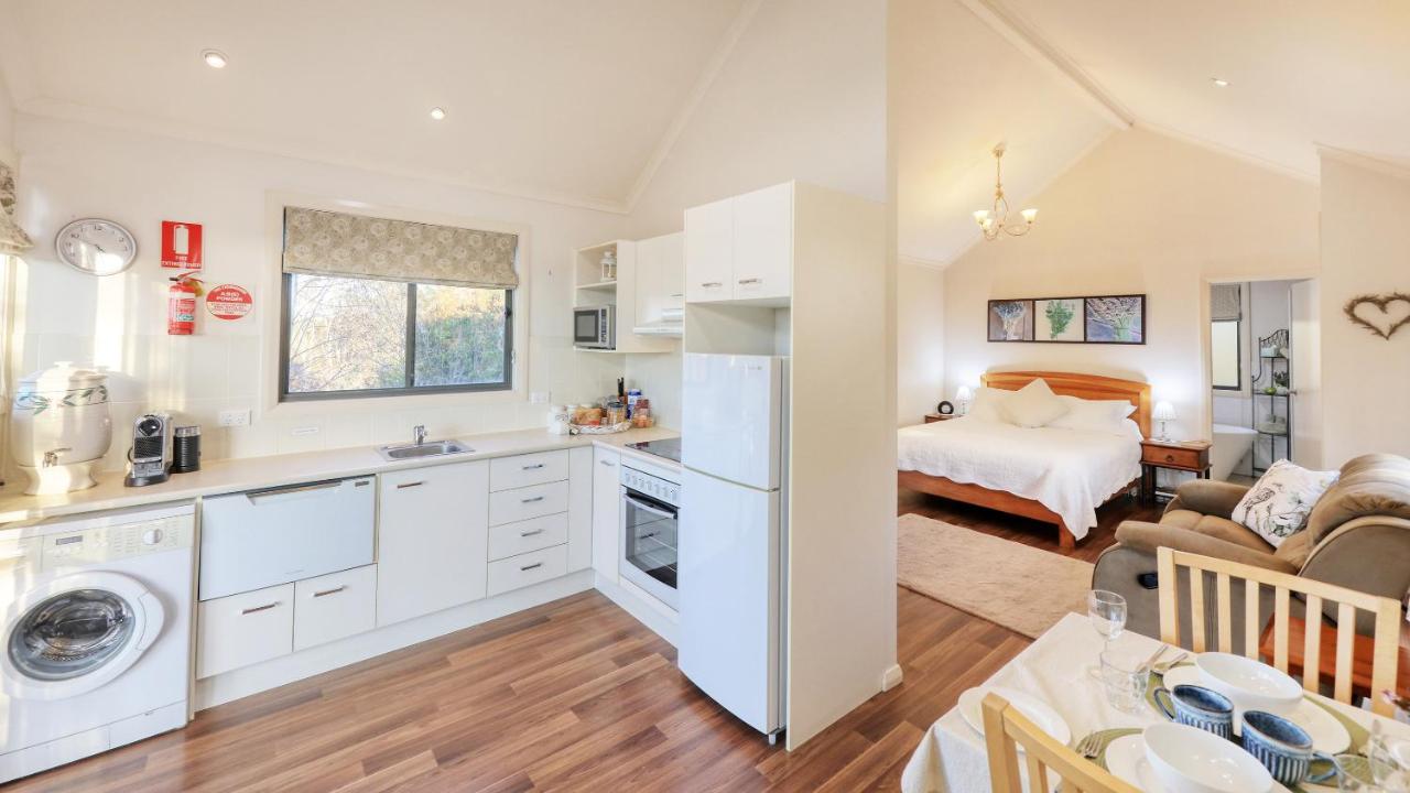 One-Bedroom Cottage with Queen Bed
