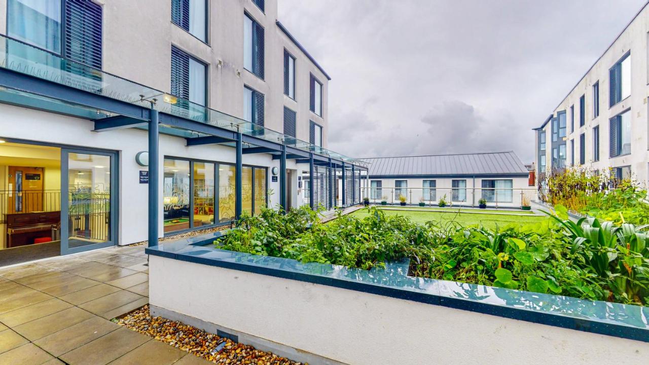 Student Only Ensuite Room in a Apartment at Abacus House - Ferienwohnung